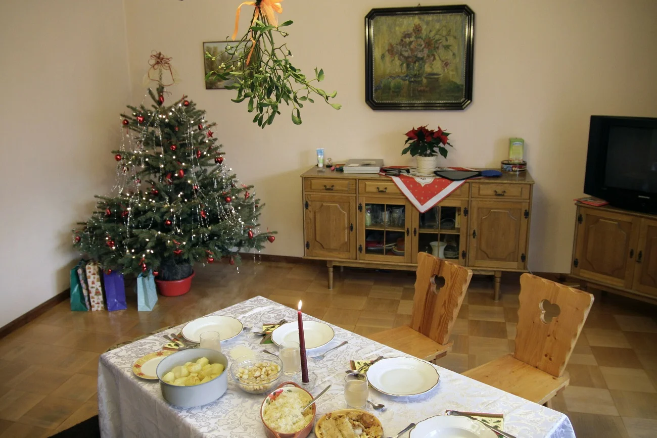 Świąteczne zwyczaje są nieodłącznym elementem Bożego Narodzenia.