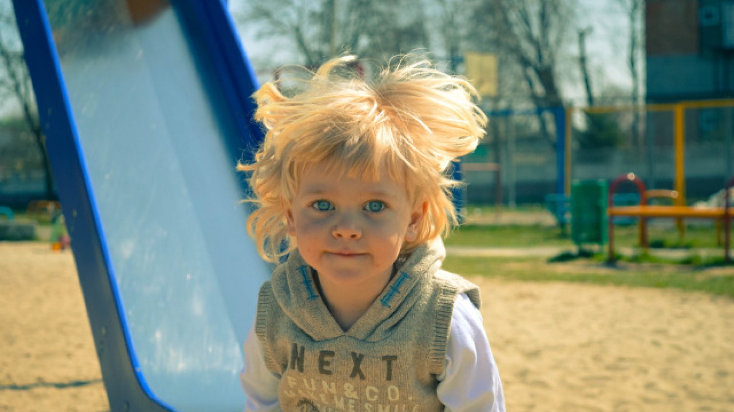 Fot. Pixabay/[url=https://pixabay.com/pl/ch%C5%82opiec-dziecko-gra%C4%87-722420/]palichka[/url] / [url=http://bit.ly/CC0-PD]CC0 Public Domain[/url]