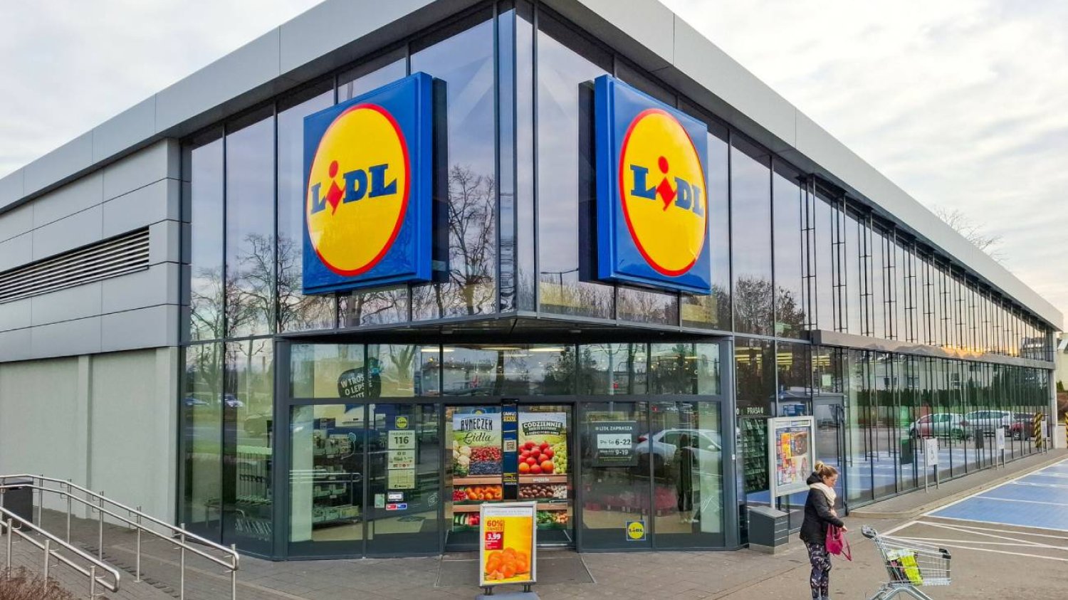 Budynek sieci sklepów Lidl. Budynek sieci sklepów Lidl.