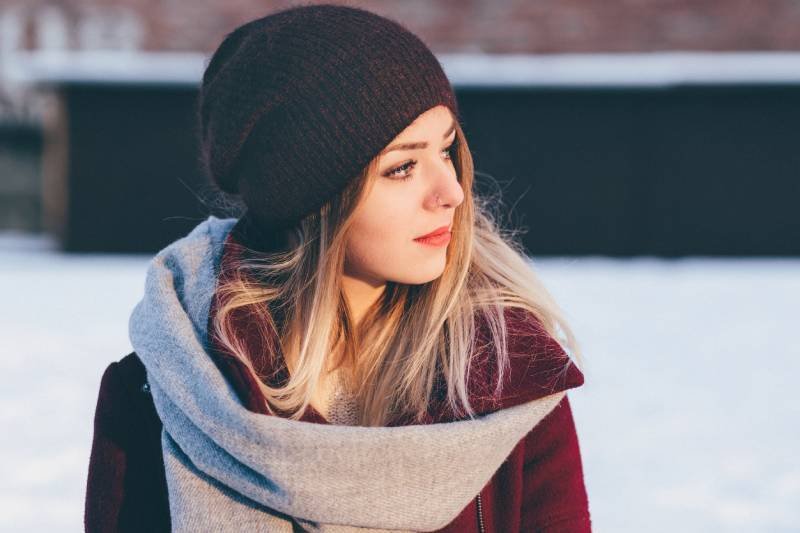 Jak dobrać czapkę do kształtu twarzy? Sprawdź jaki model ci pasuje