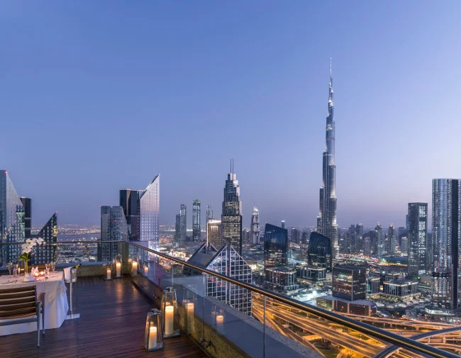 Widok na Dubaj z 42 piętra hotelu.