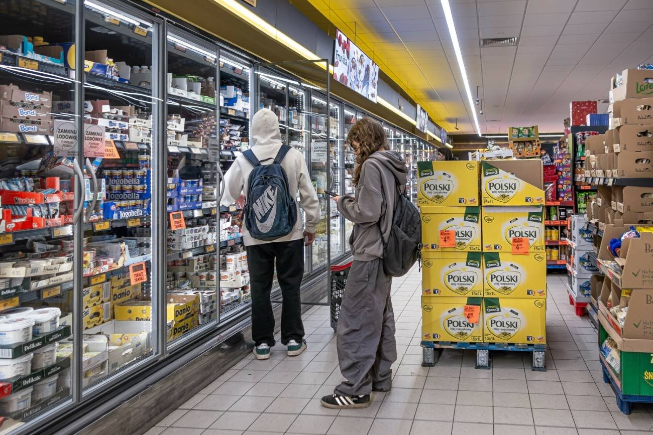 Nastolatki wyśmiały kasjerkę. To, co powiedziały, ujawnia gorzką prawdę o młodym pokoleniu
