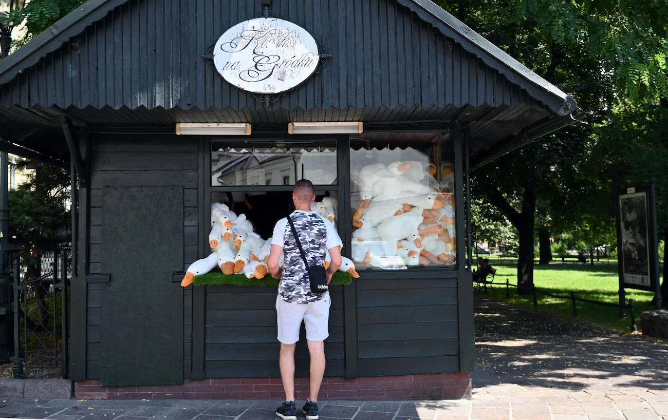 Gęś Pipa w Kiosku na Grodku w Krakowie