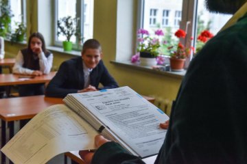 Egzamin ósmoklasisty 2022/2023: jak będzie wyglądał, przebieg, sprawdzanie, oceny, zawieszenie egzaminu
