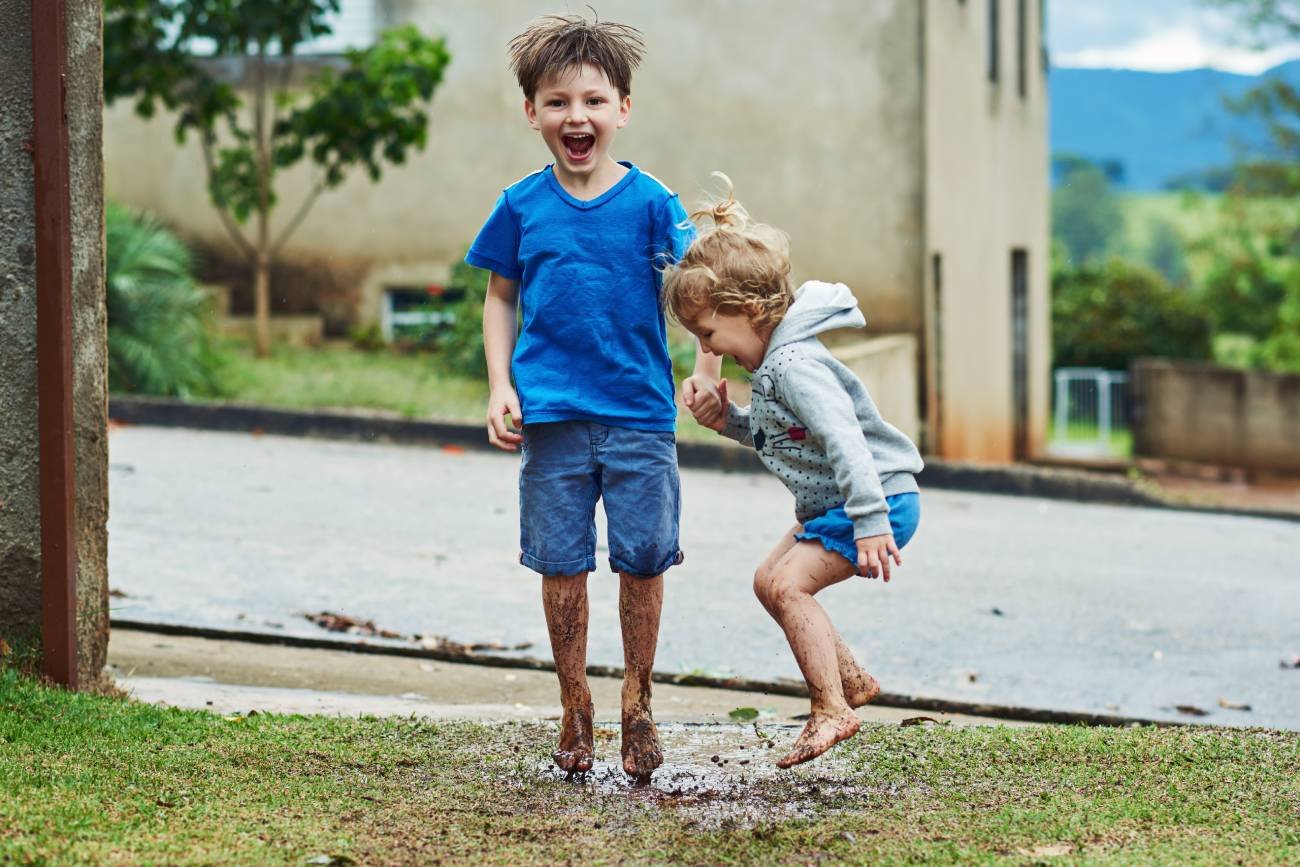 Awantura w szatni o ubranko. Załóżcie dzieciom złote suknie i postawcie je w gablocie