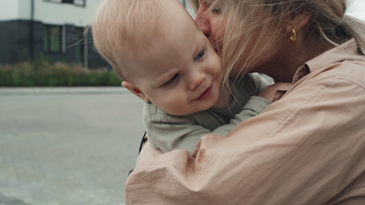 Strach o zdrowie dziecka odbiera ci sen? 7 technik, które zatrzymują spiralę lęku