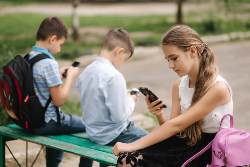 A czy ty wiesz, jak twoje dziecko korzysta z telefonu? Ta wiedza może być bardzo cenna