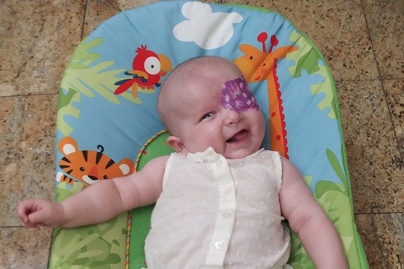 Mama Julki zajmowała się dziećmi chorymi na nowotwór oczu, teraz zachorowała jej córka - pomóżmy