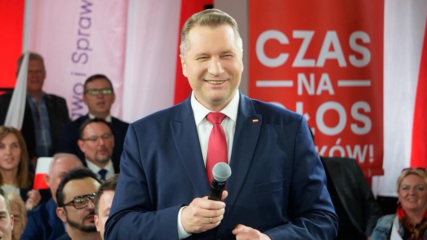 Na zdjęciu Przemysław Czarnek przemawia do młodych ludzi.