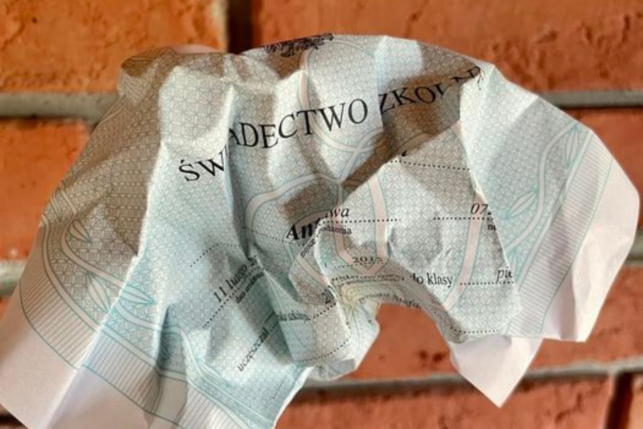 Zdjęcie tego świadectwa to istotny symbol. Tak wychowujemy pokolenie pod presją