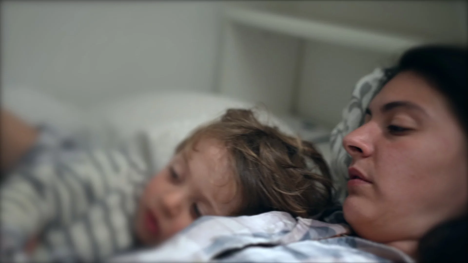 Śpię ze swoim synkiem, nie z mężem. Teściowa uważa, iż krzywdzę dziecko