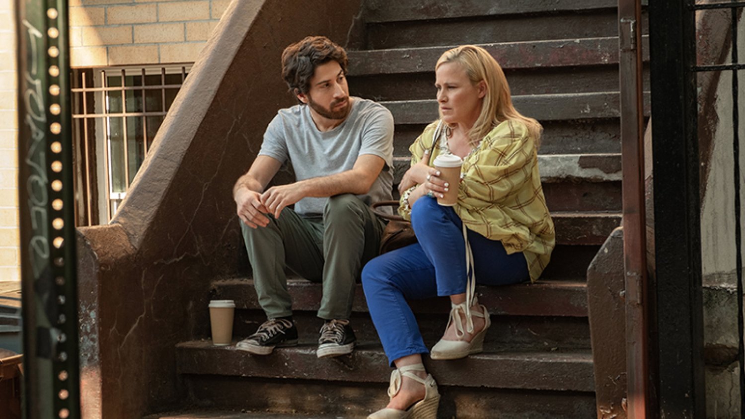 Jedna z bohaterek filmu "Otherhood" wciąż próbowała dorosłemu synowi układać życie...