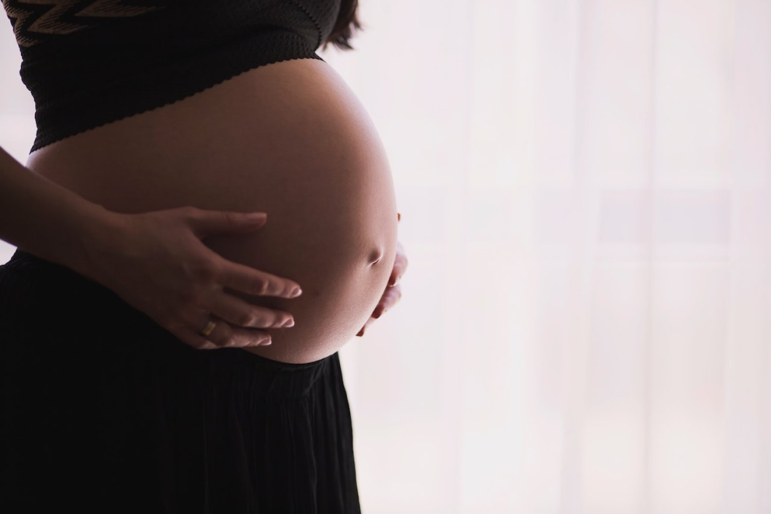 Szkoła rodzenia naciągnęła ciężarne i NFZ. Sprawę bada prokuratura