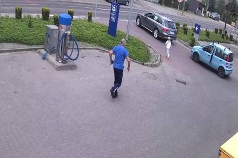 Pracownik stacji uratował dziewczynkę spod kół tira. To była kwestia sekund