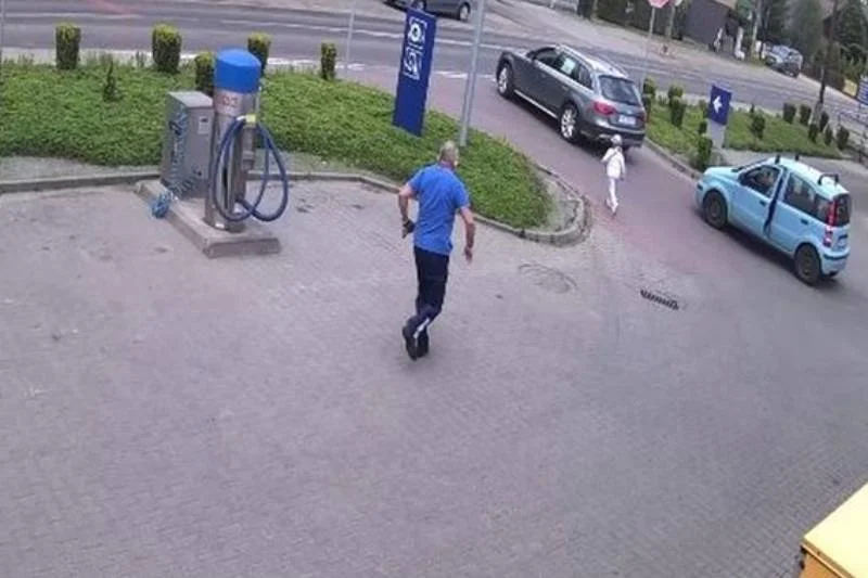 Pracownik stacji uratował dziewczynkę spod kół tira. To była kwestia sekund