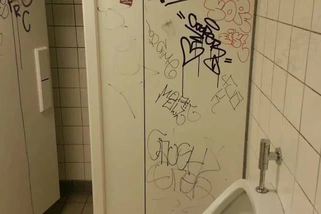 Szkolna łazienka