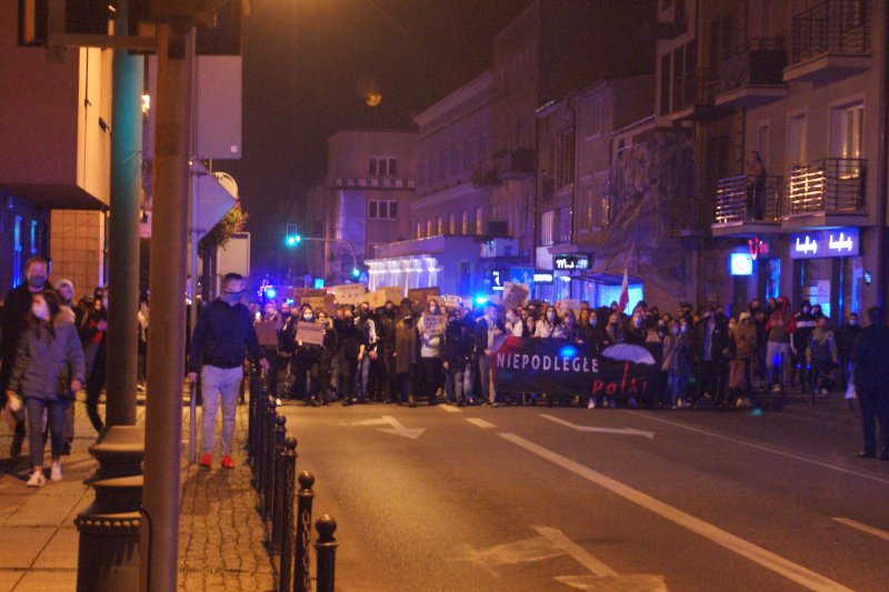 Protestowanie w małym mieście wymaga większej odwagi.