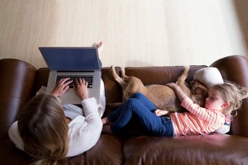 Dziecko nie może iść do przedszkola, a ja muszę pracować. Co robić?, katar, opieka nad dzieckiem, l4 na dziecko