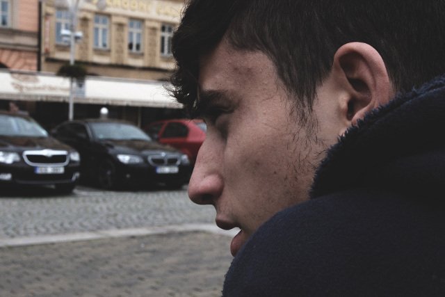 Fot. Pixabay / [url=https://pixabay.com/en/boy-city-friend-czech-budejovice-615112/]ella_k[/url] / [url=https://pixabay.com/service/terms/#usage]CC0 Public Domain[/url]