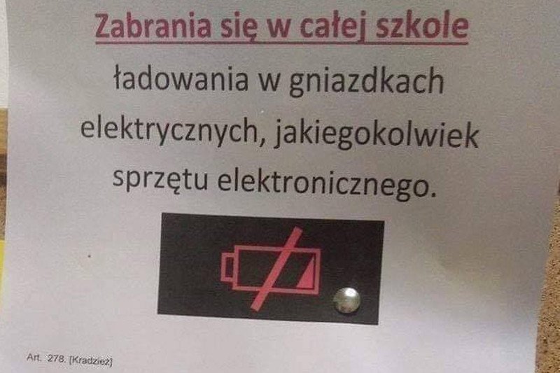 Czy uczeń może ładować w szkole telefon?