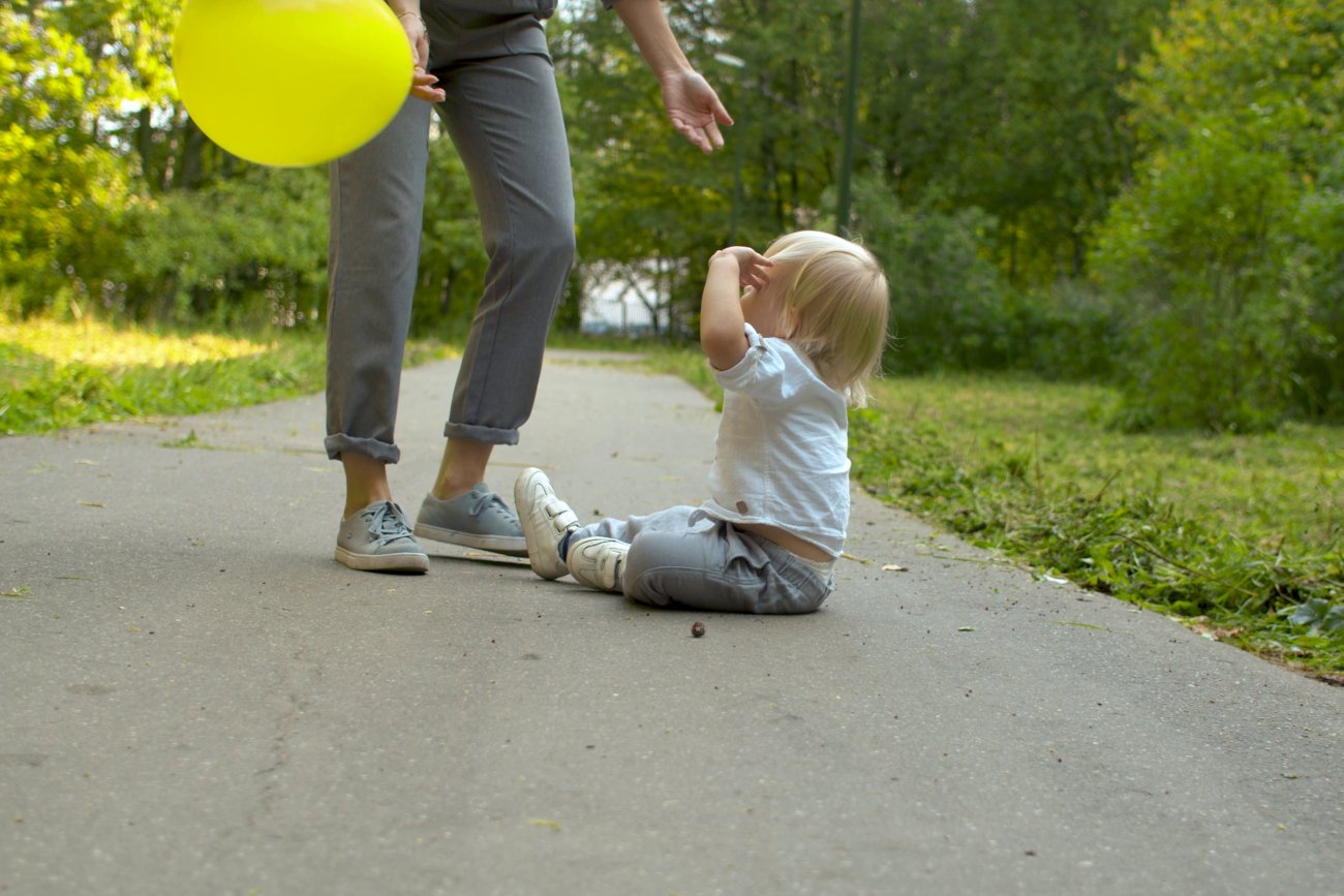 awantura, płacz, dziecko, małe dziecko, spacer
