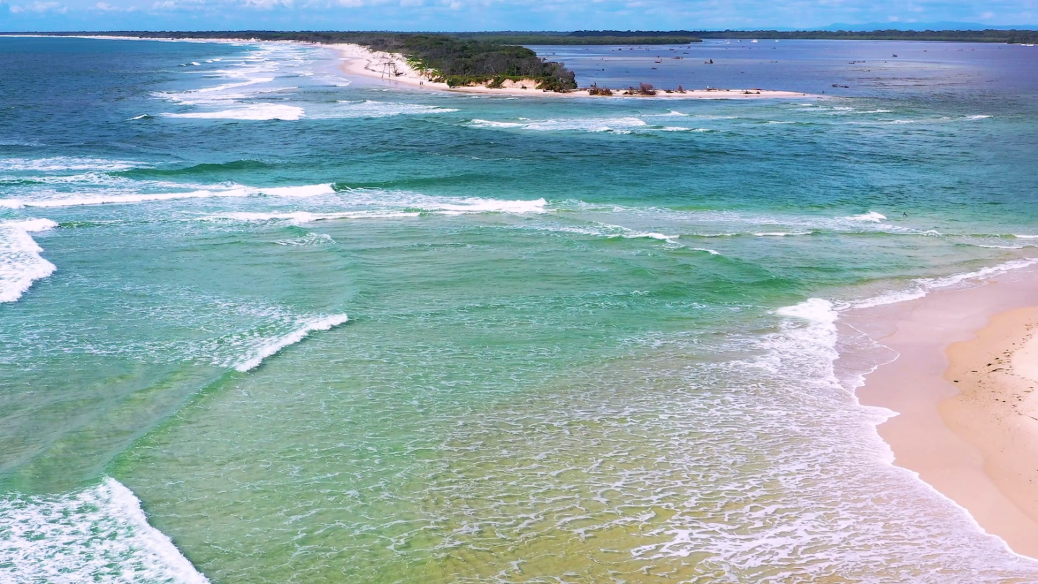 Nadludzki wyczyn 13-latka. Przepłynął 4 kilometry i uratował swoją rodzinę