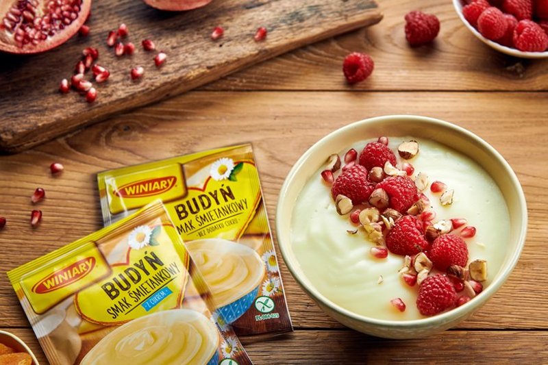 Budyń można przygotować w różnych wariantach smakowych oraz z rozmaitymi dodatkami
