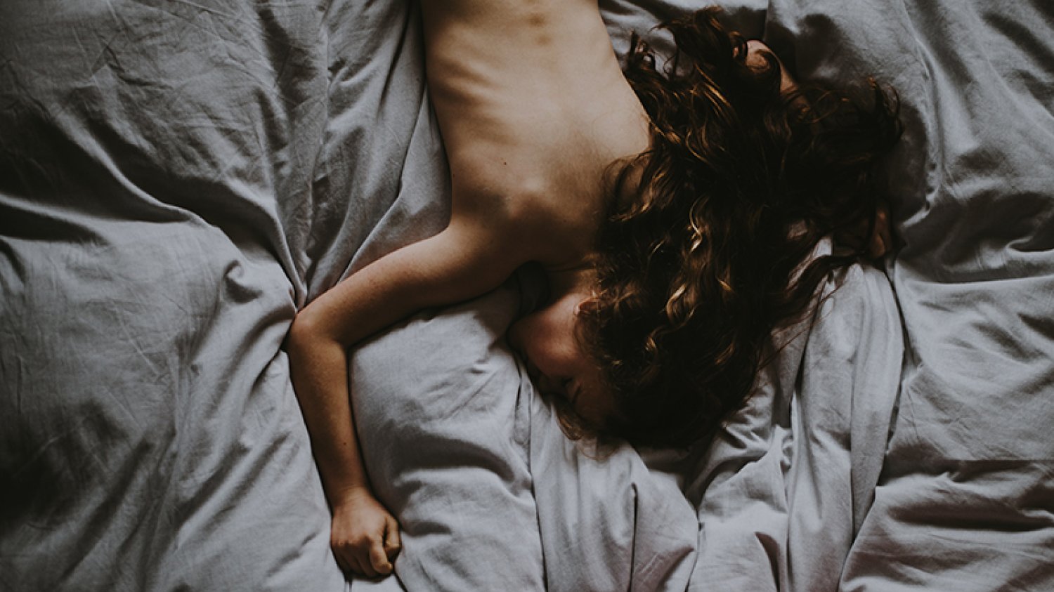 Edging to technika seksualna, która polega na przedłużaniu przyjemności seksualnej, doprowadzając się na skraj orgazmu