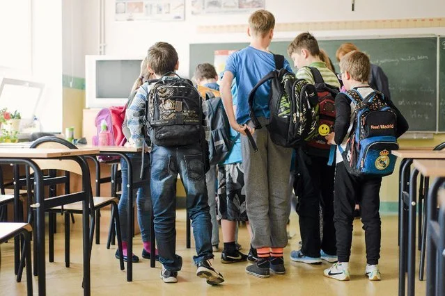 Nauczycielka zakleiła taśmą usta 13-letniemu uczniowi