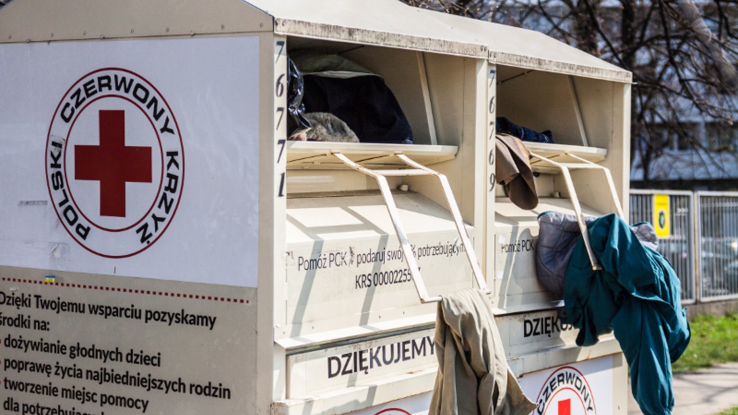 Co się dzieje z ubraniami wrzucanymi do kontenerów?