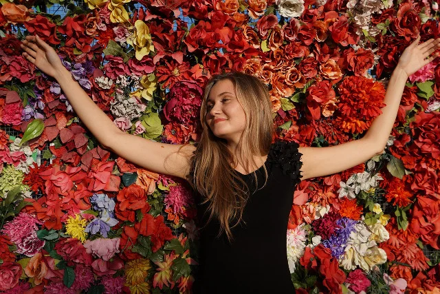 Fot. Pixabay / [url=https://pixabay.com/en/girl-flower-bed-flowers-bed-lying-828607/]Unsplash[/url] / [url=https://pixabay.com/en/service/terms/#download_terms]CC0 Public Domain[/url]