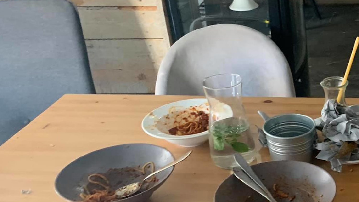 Tak wygląda restauracja po wizycie rodziny z dziećmi