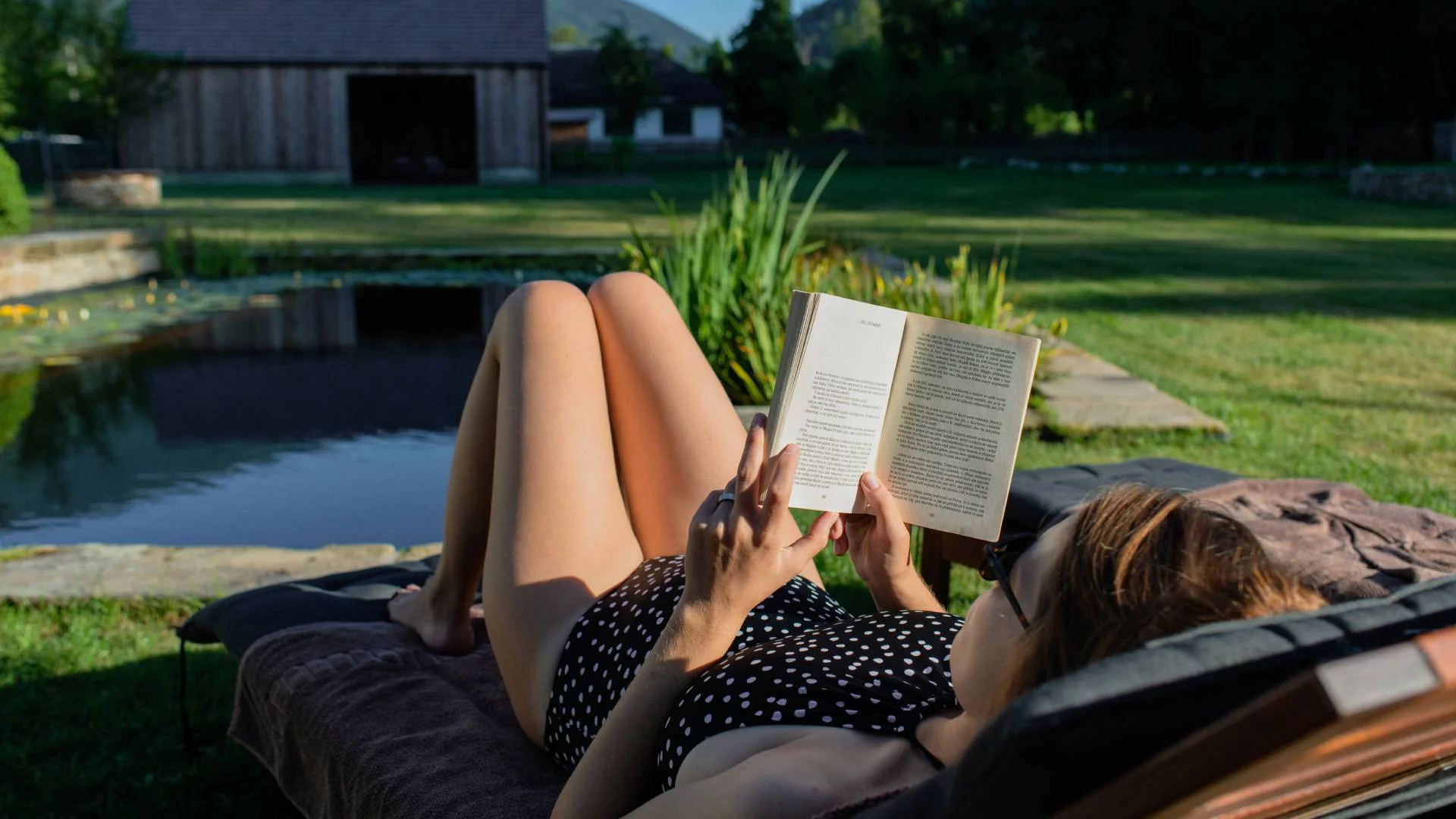 7 książek idealnych na (długi) weekend. Kobiety zarywają dla nich noce