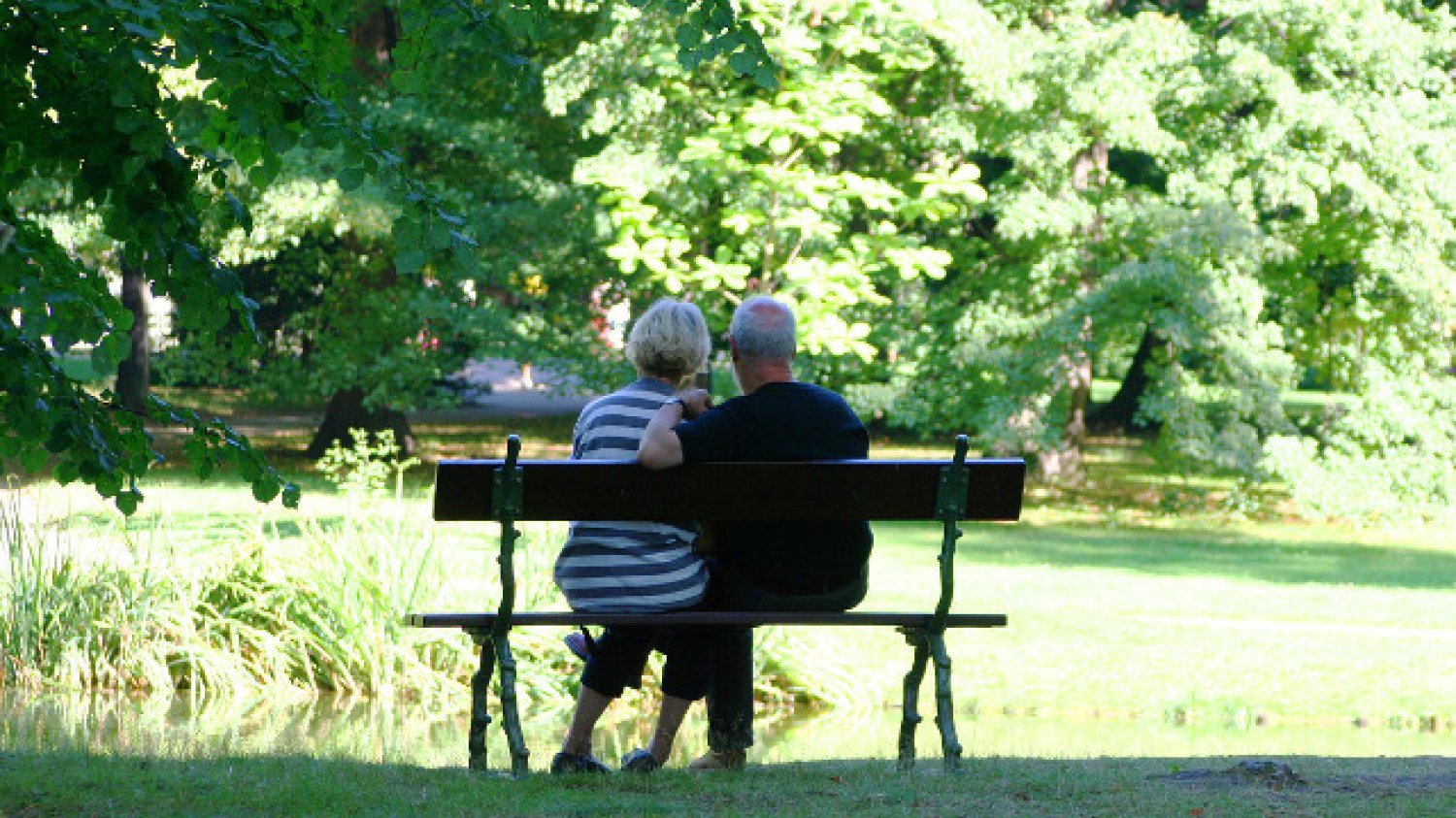 Fot. Pixabay / [url=https://pixabay.com/en/pair-park-grandma-grandpa-406257/]goldfaun[/url] / [url=https://pixabay.com/en/service/terms/#usage]CC0 Public Domain[/url]
