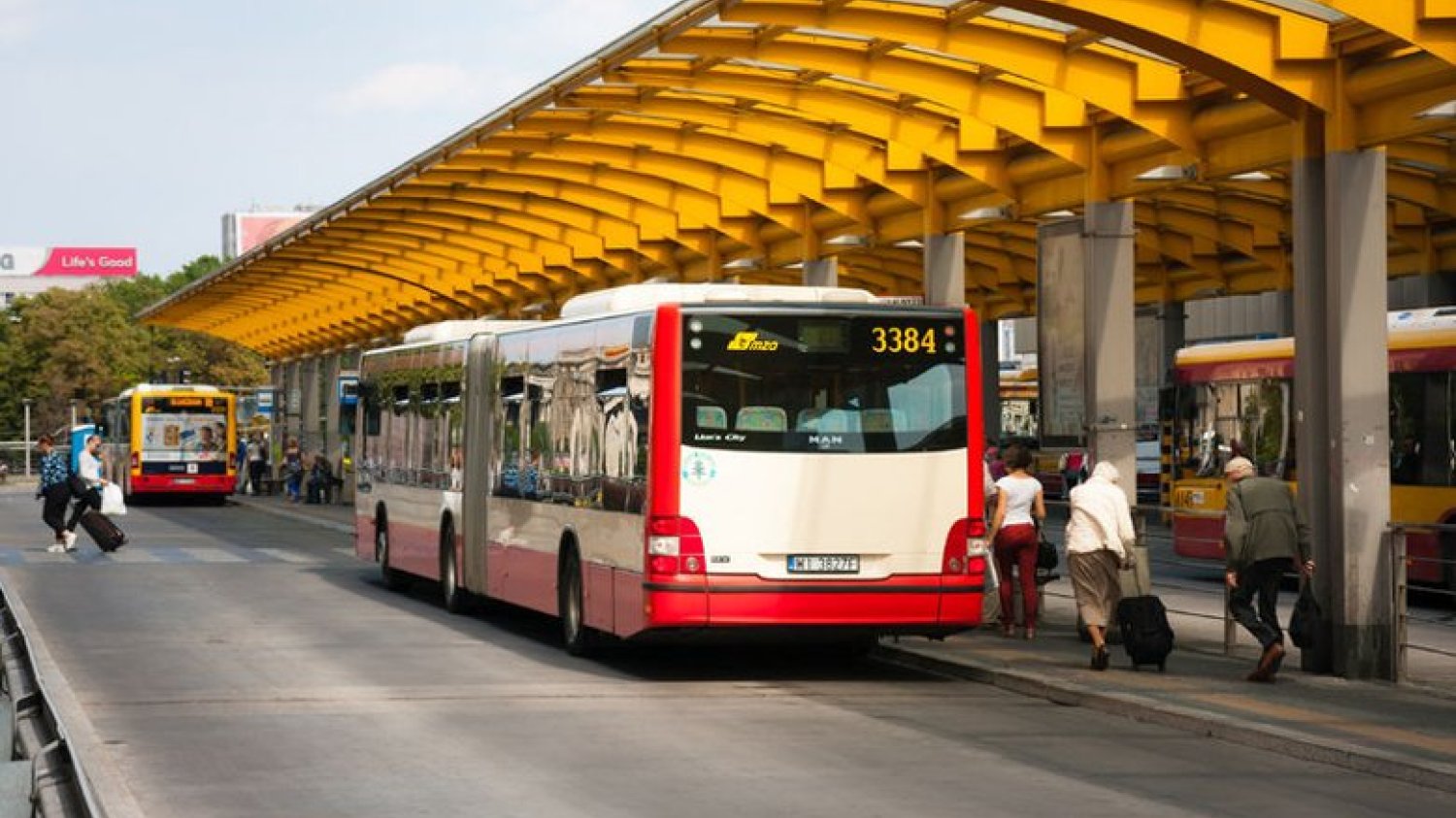 Bałagan w autobusie – płacz dziecka i agresja 80-latki.