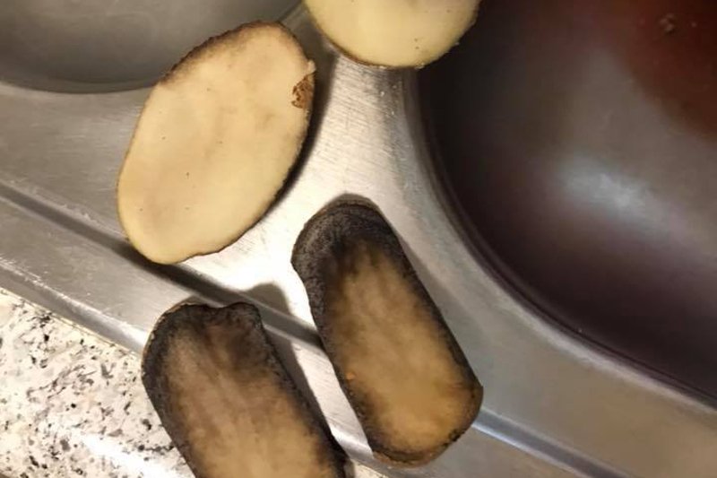 Wkładanie ziemniaków do skarpet sposobem walki z przeziębieniem?