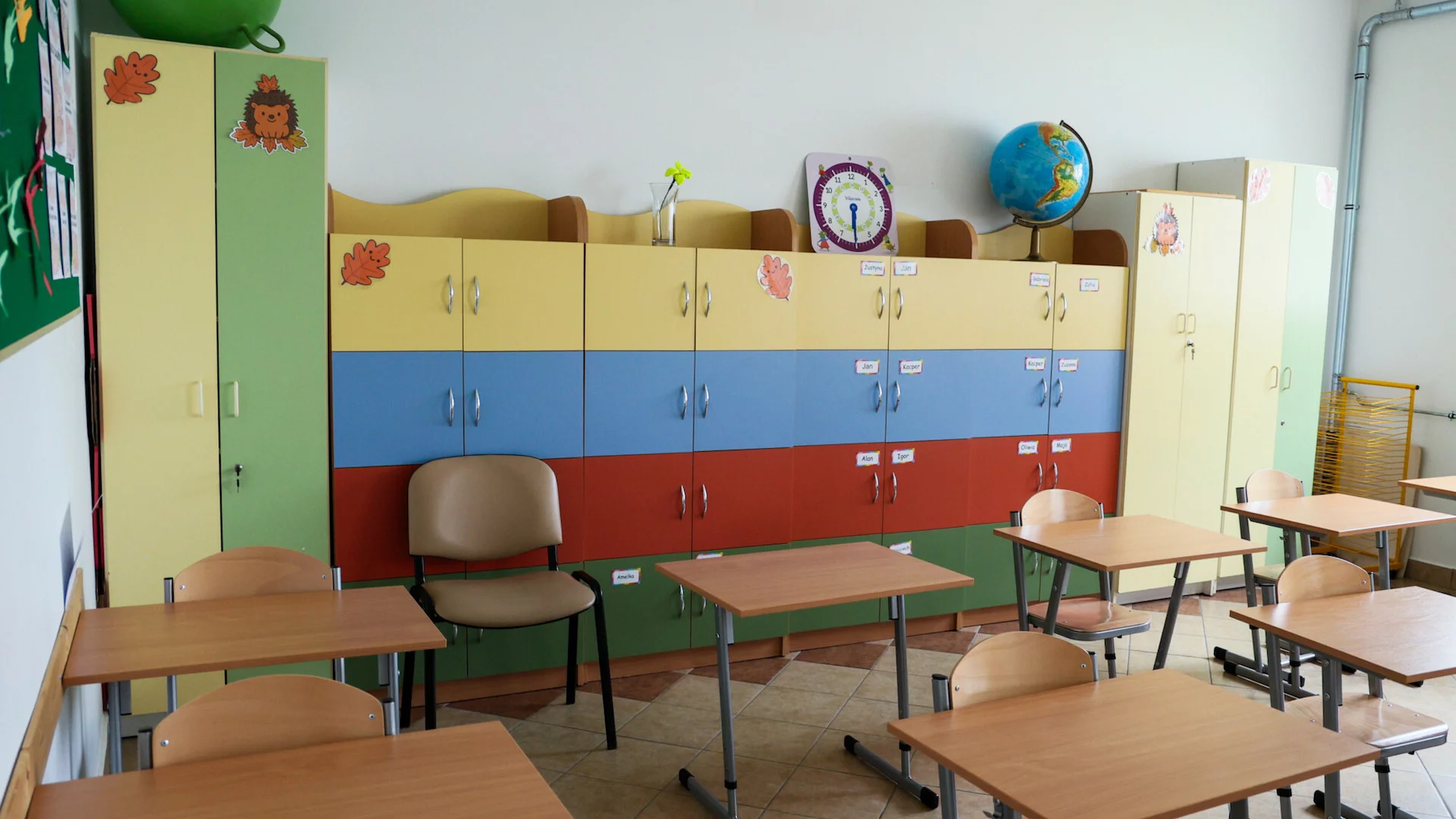 Tysiące nauczycieli w Polsce tracą pracę w czerwcu. Wakacje bez pieniędzy i składek