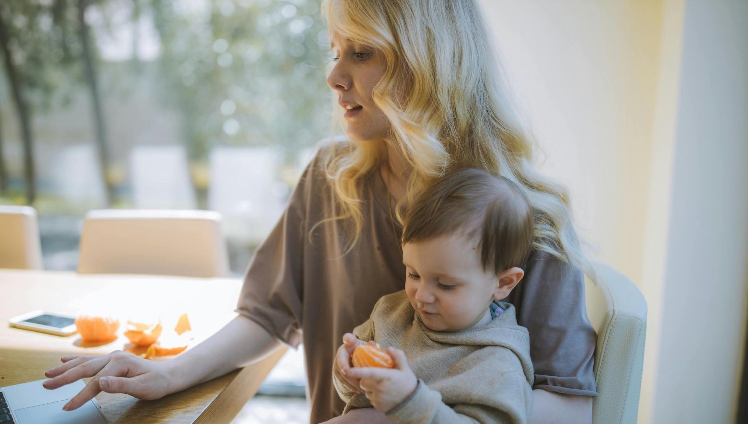10 zawodów dla młodej mamy. Zarabiaj bez wychodzenia z domu i bądź blisko dziecka