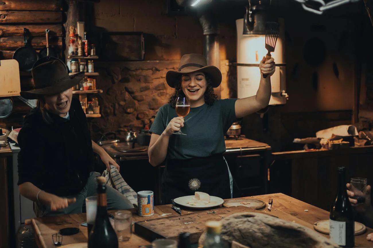 kobiety gotują i imprezują