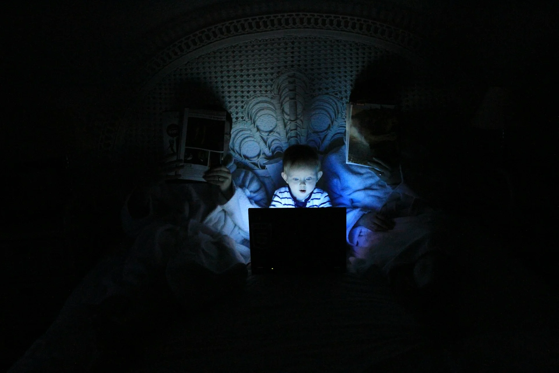 W dobie powszechnego dostępu do internetu dzieci narażone są na różnorodne zagrożenia, w tym child grooming i sextortion. Jak możemy im zapobiegać? W ramach kampanii #wiemcorobić eksperci podpowiadają, co robić, aby dzieci były bezpieczne.