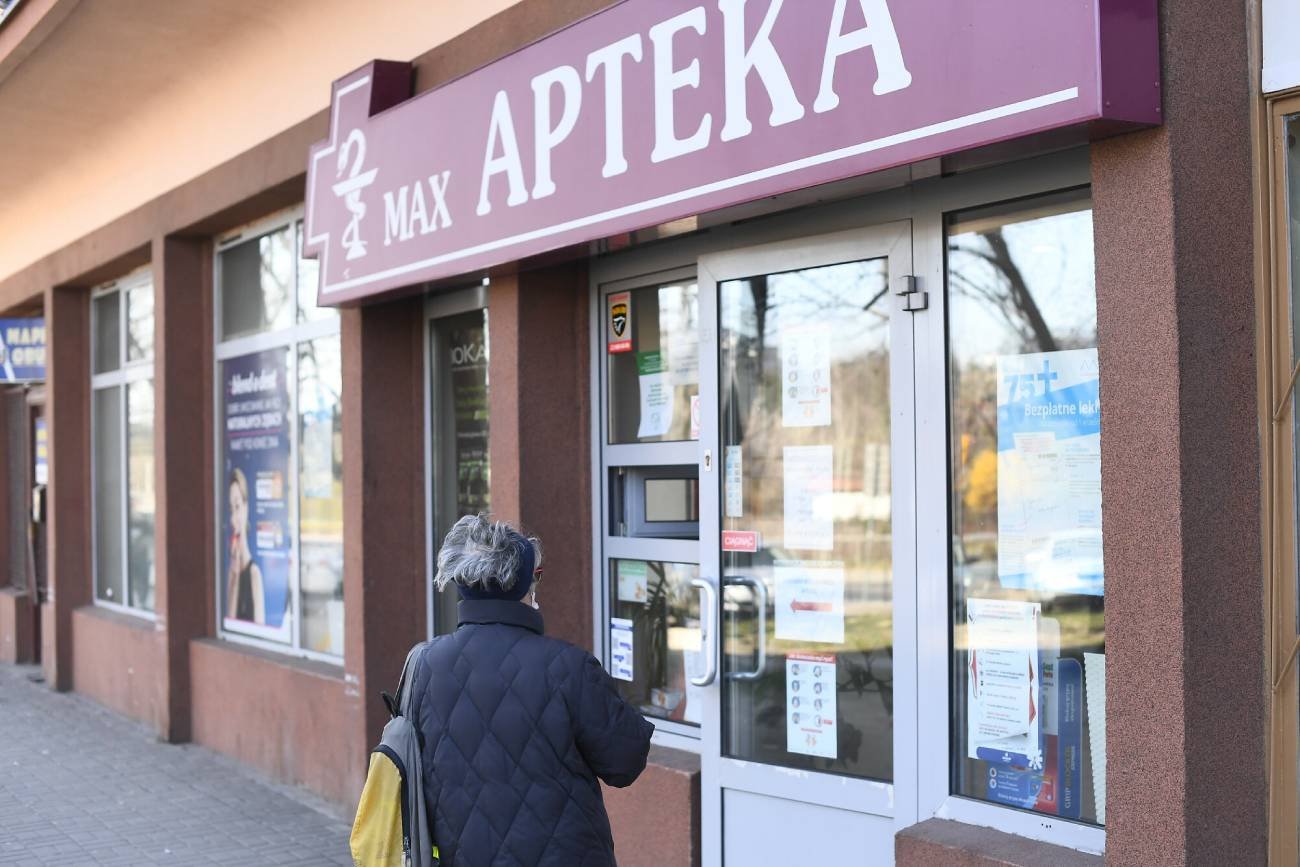 Paracetamol w czopkach doodbytniczych dostępny jest w aptekach.
