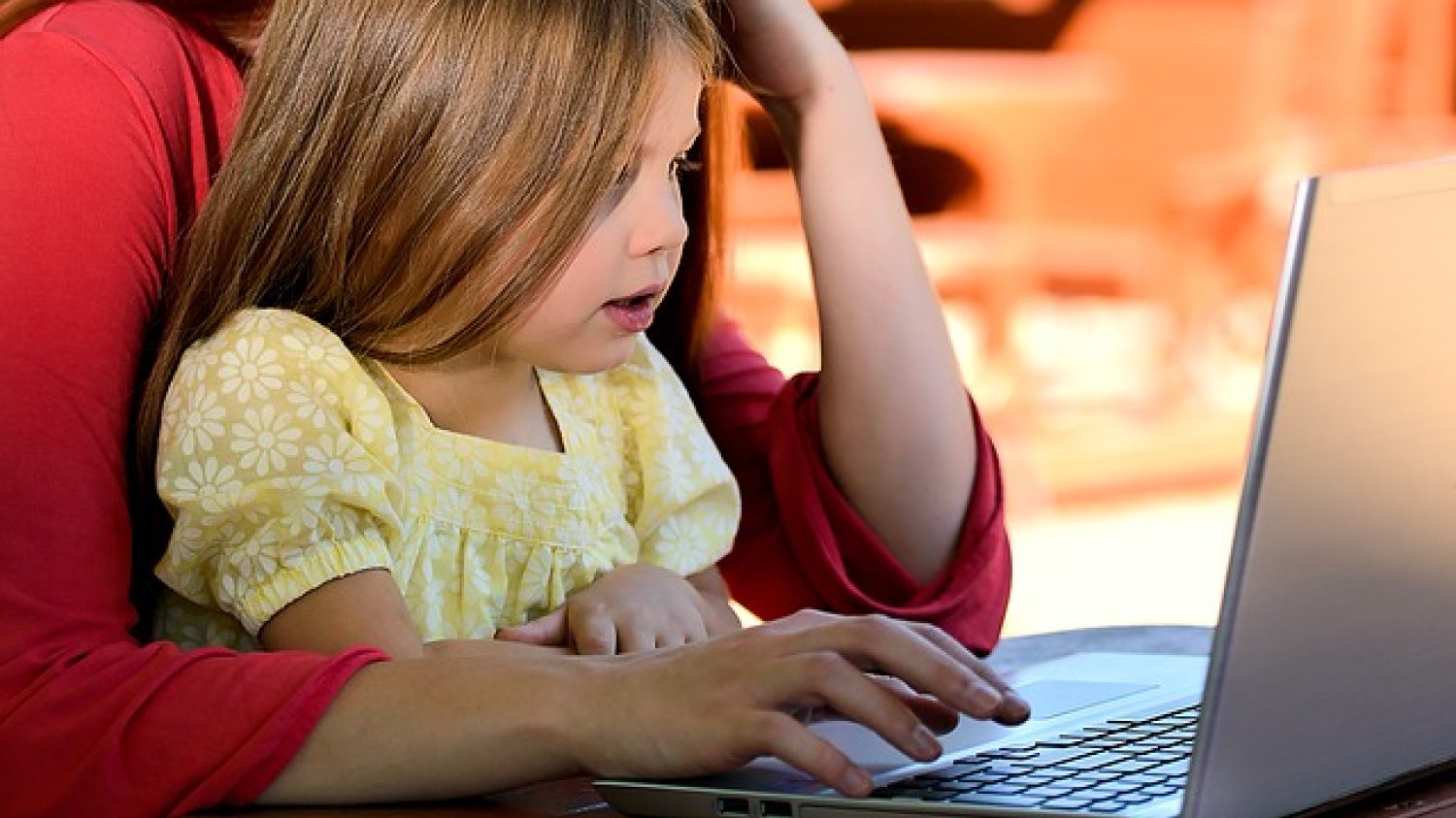 Fot. Pixabay / [url=https://pixabay.com/en/child-girl-young-caucasian-1073638/]alphalight[/url] / [url=https://pixabay.com/en/service/terms/#usage]CC0 Public Domain[/url]
