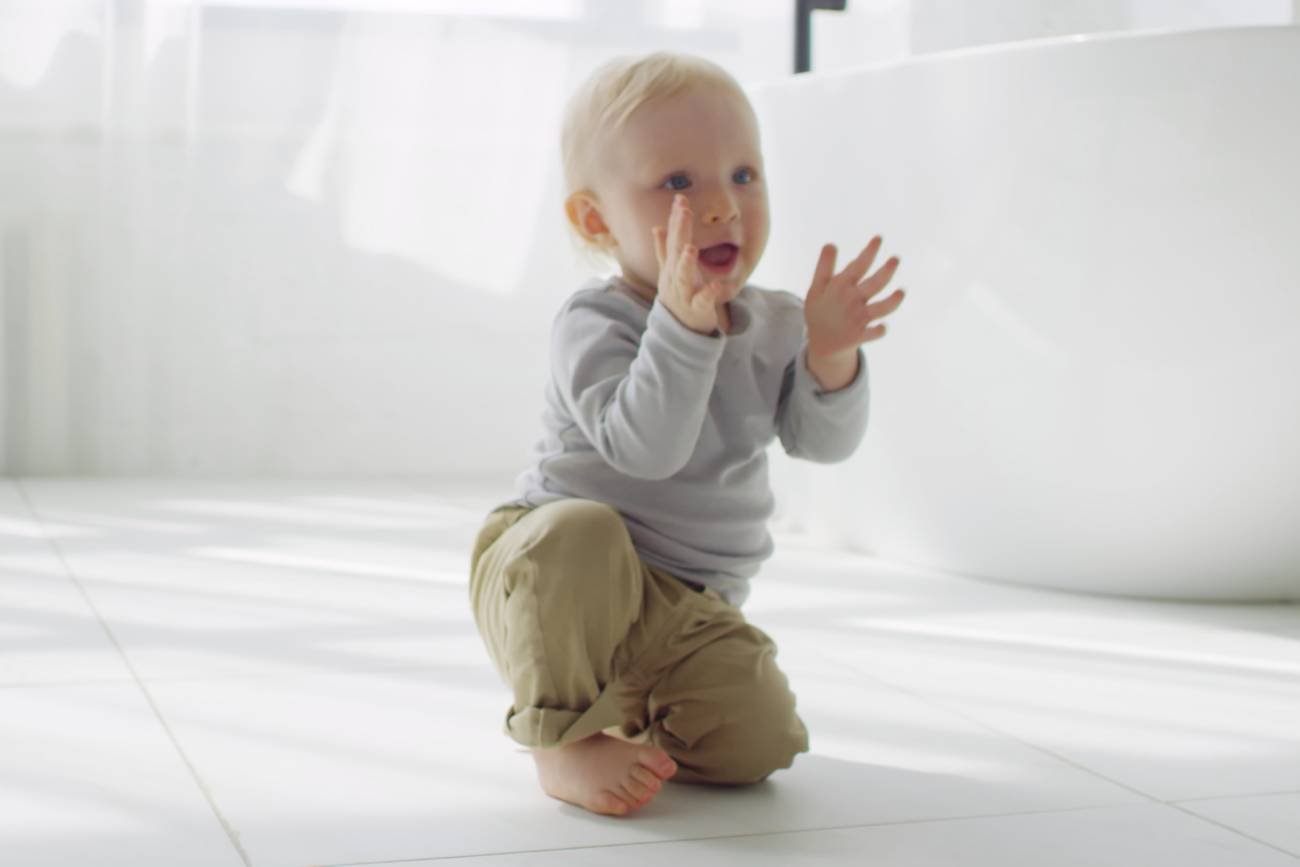 Nocnik z uchwytem na telefona to "nowoczesność". Znany pediatra złapał się za głowę