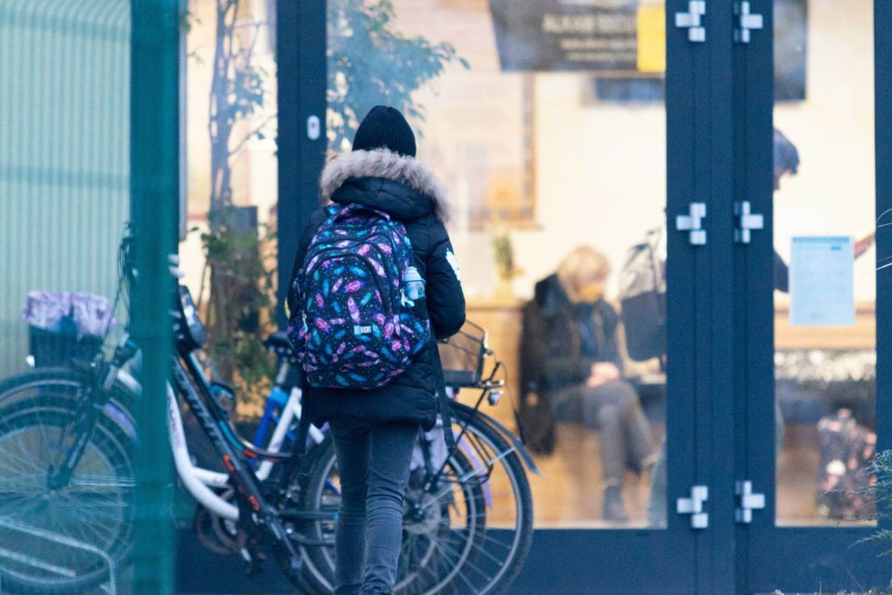 Uczennica na wagarach.