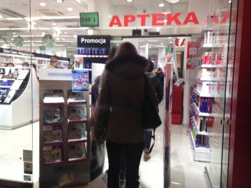 Szczepienie przeciwko COVID-19 a przyjmowane leki. Czy można przeciwbólowe? Szczepienie przeciwko COVID-19 a przyjmowane leki. Czy można przeciwbólowe?