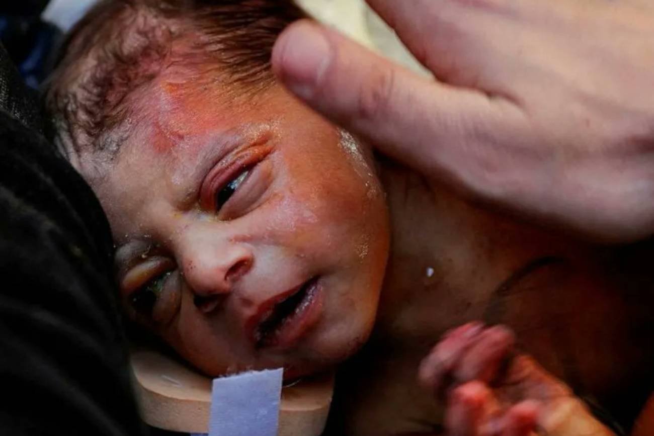 trzęsienie ziemi, ofiary kataklizmu, Turcja, noworodek