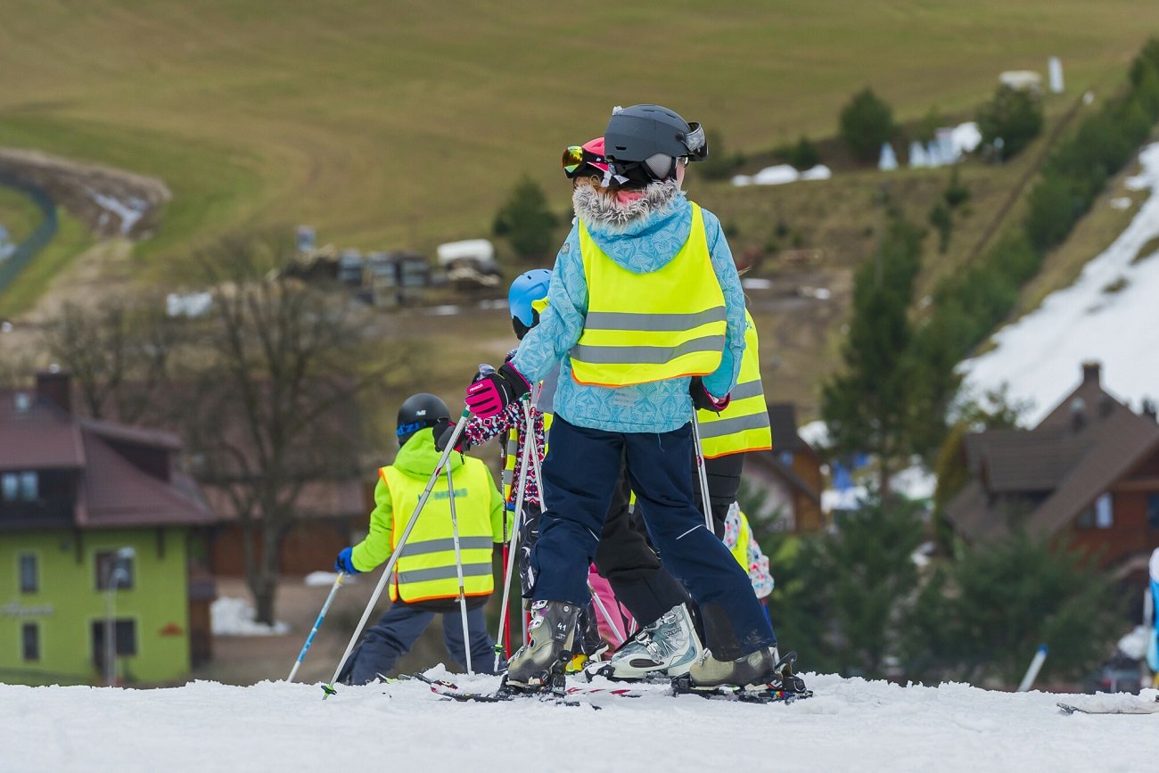 "Organizują zimowiska i żerują na rodzicach. Ceny jak za lot w kosmos"