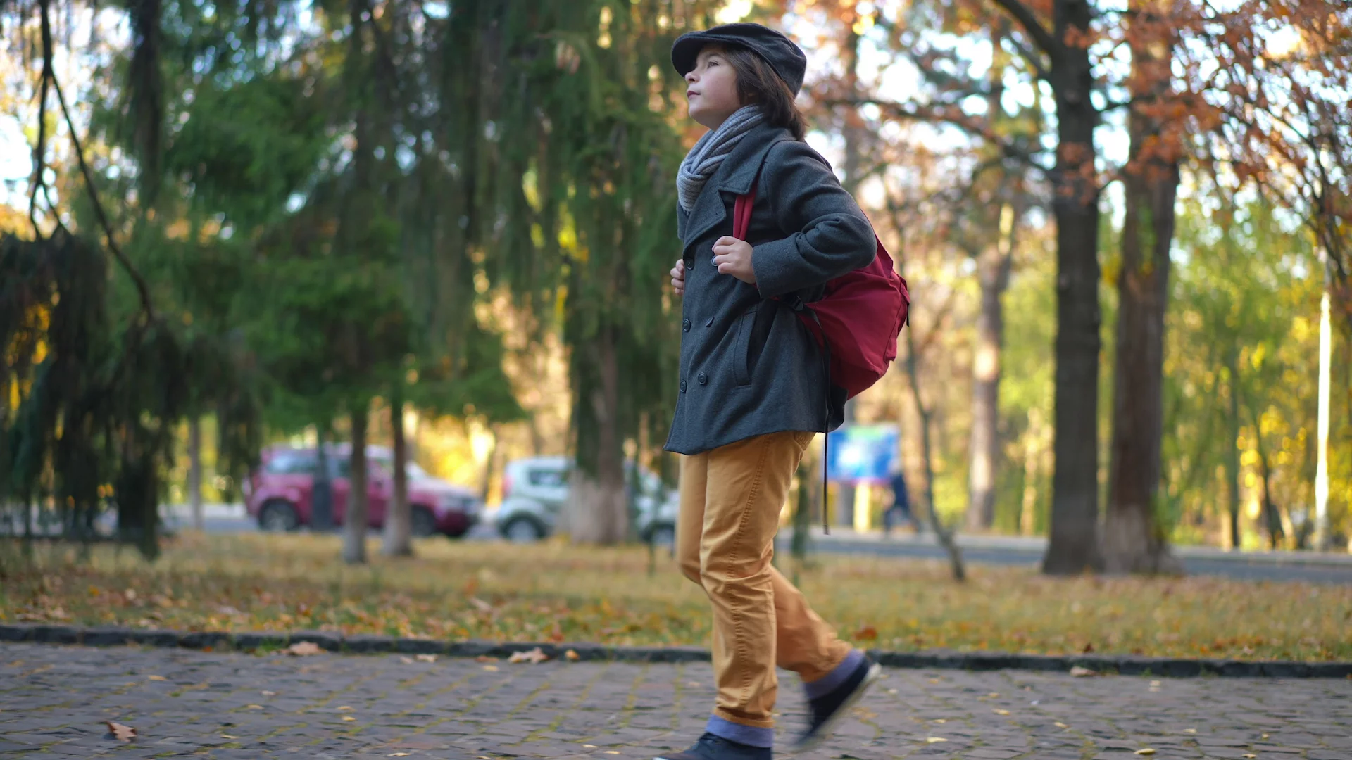 Jak przygotować dziecko do krótszych dni? Jesienna rutyna snu i obowiązków szkolnych