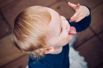 złość dziecka, emocje, trudne emocje, jesteś głupia, nienawidzę cię mamo, jak reagować na złość