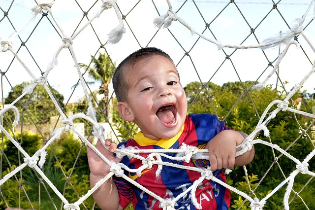Fot. Pixabay / [url=https://pixabay.com/en/child-happy-football-winner-783987/]oscarwcastillo[/url] / [url=https://pixabay.com/en/service/terms/#download_terms]CC0 Public Domain[/url]